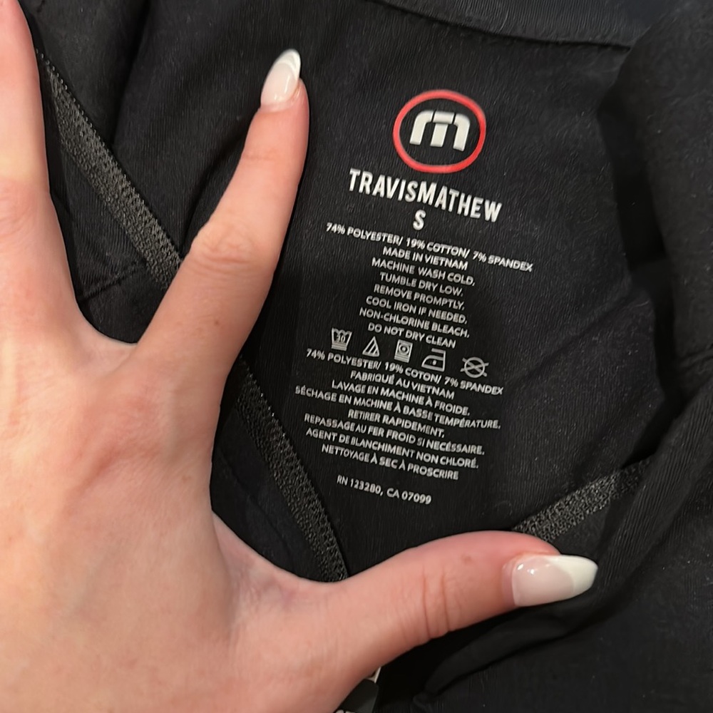 Travis Matthew’s half zip men’s golf jacket - Picture 2 of 2